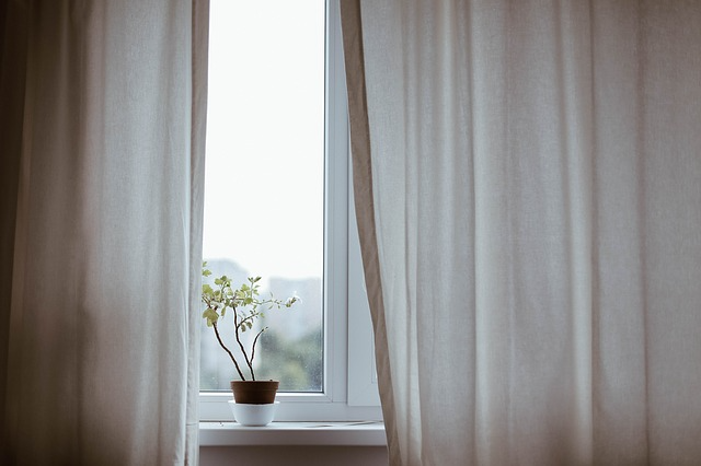curtains-1854110_640.png